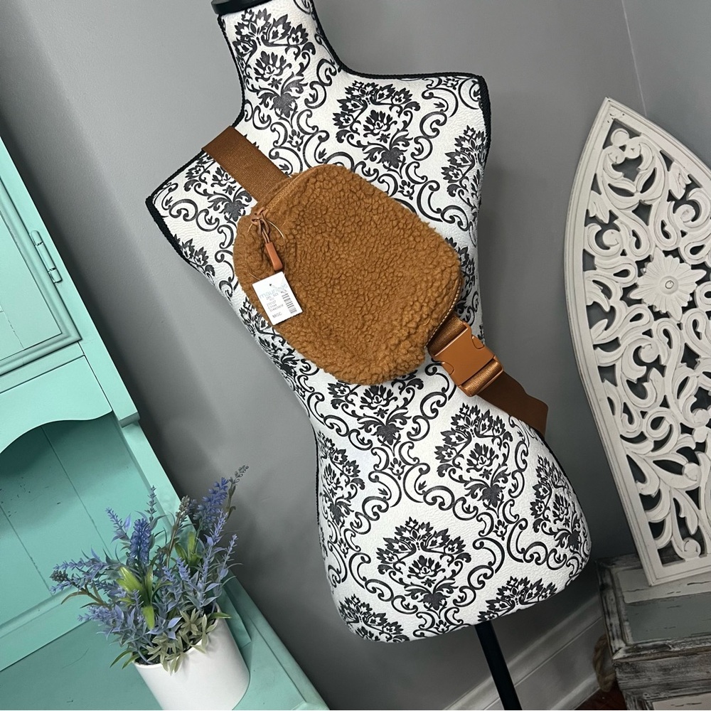 Maurices Teddy Sherpa Crossbody Belt Bag NWT Camel Crossbody Bag Gym Work - Picture 4 of 10